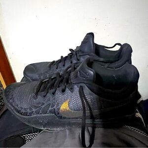 Nike mamba
Rage Gold Stars 
Kobe Bryant size 8.5